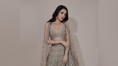 నాజూకు అందాల నేహా శెట్టి,  నాటు సొగసులతో రెచ్చ గొట్టి రచ్చ చేస్తున్న బ్యూటీ