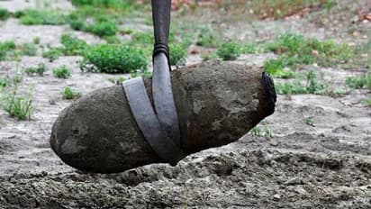 കൊടും വരൾച്ചയിൽ നദി വറ്റി, പുറത്ത് വന്നത് ഉഗ്രശേഷിയുള്ള ബോംബ്