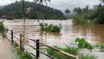 Kodagu Rain : ಭಾರಿ ಮಳೆಗೆ ರಸ್ತೆಗಳಲ್ಲಿ ಬಿರುಕು, ಕುಸಿತ