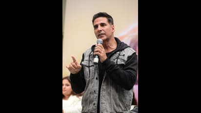 রাখি উৎসবের আগেই আরও এক রাখির বন্ধন, কলকাতায় দলবল নিয়ে ছবির প্রোশনে অক্ষয় কুমার, দেখুন ছবি