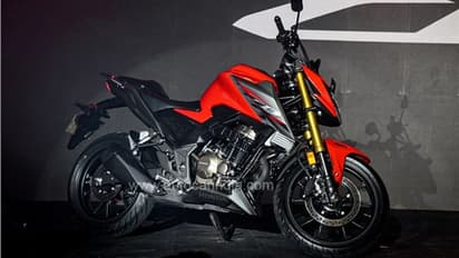 आवाज़ से कंट्रोल होने वाली पॉवरफुल स्पोर्टी Honda CB300F बाइक हुई इंडिया में लॉन्च, बस इतनी है कीमत