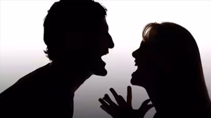 पति को छोड़ 4 साल तक प्रेमी के संग रही लिव इन में, जानें ऐसा क्या हुआ प्रेमिका ने 'डॉर्लिंग' का काट दिया गला