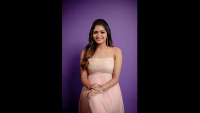 இன்னும் ஒரு படம் கூட ரிலீஸ் ஆகல... அதற்குள் ஷங்கர் மகளுக்கு இவ்வளவு சம்பளமா..! வெளியான ஷாக்கிங் தகவல்