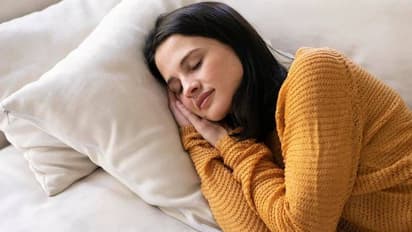 সব ক্ষেত্রে 8 ঘন্টা ঘুম পর্যাপ্ত নয়, এই পরিস্থিতিতে আরও সময় বেশি সময় ঘুমানো দরকার