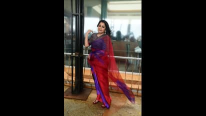 Ramyakrishnan: ట్రాన్స్ ఫరెంట్‌ శారీలో యమ హాట్‌గా రమ్యకృష్ణ.. కొంగు దాయలేని అందాలతో మైండ్‌ బ్లాక్‌ 