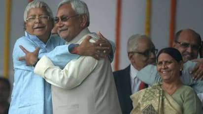 nitish: bihar:பீகார்: நிதிஷ் குமாருக்கு ஜித்தன் மாஞ்சி ஆதரவு: பாஜகவுக்கு எதிராக கட்சிகள் ஒன்று சேரும்-அகிலேஷ்