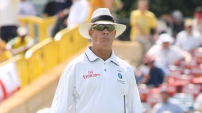 ৭৩-এ 'আউট' রুডি কোয়ের্তজন, গাড়ি দুর্ঘটনায় প্রাণ হারালেন প্রোটিয়া আম্পায়ার