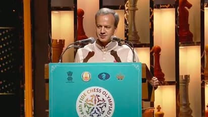 நான்கே மாதத்தில் அதிசயத்தை நிகழ்த்திட்டீங்க..! சர்வதேச செஸ் கூட்டமைப்பின் தலைவர் அர்காடி துவார்கோவிச் பாராட்டு