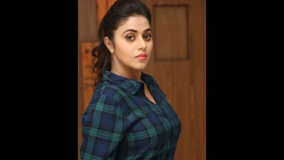 ఒకపక్క పెళ్లి క్యాన్సిల్ రూమర్స్... అతని కౌగిలిలో కనిపించి షాక్ ఇచ్చిన పూర్ణ, క్లారిటీ వచ్చేసింది! 