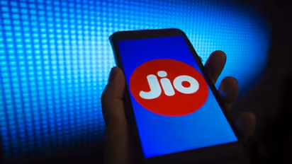 Jio: அடேங்கப்பா.!! ஒரே மாதத்தில் 10 பில்லியன் டேட்டா செலவிட்ட ஜியோ நிறுவனம்.!!