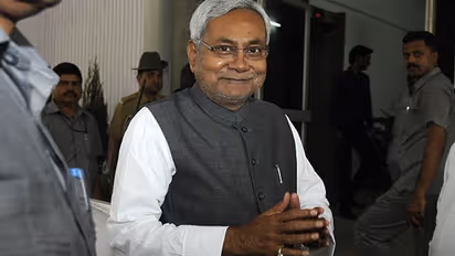 നിതീഷ് കുമാറിന്റെ ഹെലികോപ്ടർ അടിയന്തിരമായി താഴെയിറക്കി