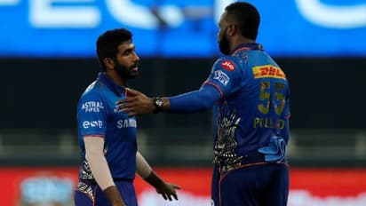 താങ്കളൊരു വിസ്മയതാരം തന്നെ! ടി20 ക്രിക്കറ്റിലെ അത്ഭുതനേട്ടം സ്വന്തമാക്കി പൊള്ളാര്ഡിനെ അഭിനന്ദിച്ച് ബുമ്ര