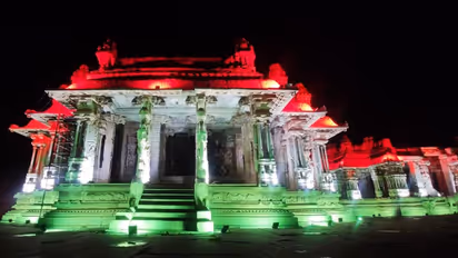 ಹಂಪಿಯ ಸ್ಮಾರಕಗಳಲ್ಲಿ ಕಣ್ಮನ ಸೆಳೆಯುವ ತ್ರಿವರ್ಣ ಬೆಳಕಿನ ಚಿತ್ತಾರ