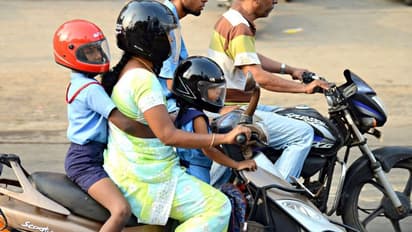 Traffic Challan: अगर आप भी पहनते हैं ऐसा हेलमेट तो कट सकता है मोटा चालान, जानें नया नियम