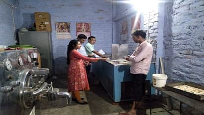 उन्नाव: रक्षाबंधन से पहले मिलवाट करने वालों पर शिकंजा कसने में जुटी टीम, अधिक मुनाफे के लिए हो था रहा ऐसा खेल