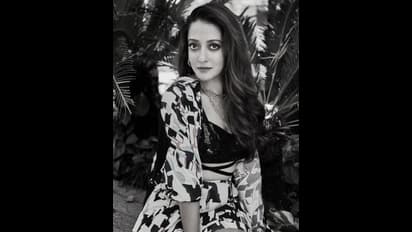 తెగించేసిన నితిన్ హీరోయిన్.. 40 ప్లస్ లో అరాచకం, ఉక్కిరి బిక్కిరి చేస్తున్న హాట్ ఫోటోస్ 