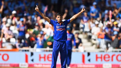 IND vs SA 2022-23, Lucknow ODI: Gaikwad, Bishnoi debut as India opts to field