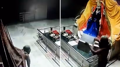 Watch: Thief bows in front of deity before stealing donation boxes; Internet calls him 'Sanskari' thief