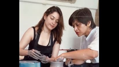 புதிய தொழிலை கற்றுக்கொள்ளும் தமன்னா...கையில் களிமண்ணுடன் மாஸ் காட்டும் நாயகி