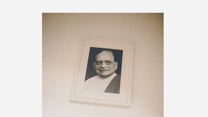 తాత ఫోటో పంచుకున్న అల్లు అర్జున్‌.. ఓ వైపు ట్రోల్స్ మరోవైపు ట్రెండింగ్.. ఒక్క క్యాప్షన్‌కి ఇంత అలజడా?