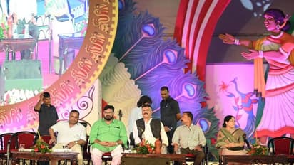 झारखंड में हो रहे विश्व आदिवासी दिवस का दो दिवसीय जनजातीय महोत्सव का समापन, तस्वीरों में देखें कैसा रहा आयोजन