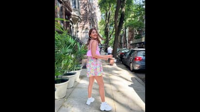 పొట్టి దుస్తుల్లో ఫారెన్‌ వీధుల్లో పూజా హెగ్డే హల్‌చల్‌.. అమెరికన్లకి అందాలు చూపిస్తూ రెచ్చిపోయిన బుట్టబొమ్మ 