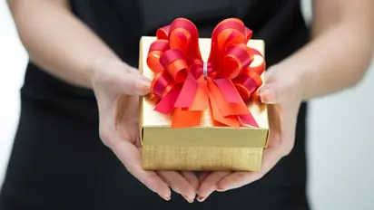 Astrology Tips : ರಾಶಿಗೆ ತಕ್ಕಂತೆ ಗಿಫ್ಟ್ ನೀಡಿದ್ರೆ ಹೆಚ್ಚಾಗುತ್ತೆ ಪ್ರೀತಿ