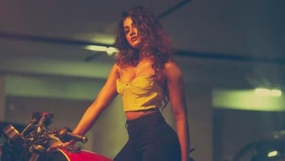 Dimple Hayathi: బ్రా లేకుండా రెచ్చిపోయిన డింపుల్ హయతి.. ఖిలాడీ బ్యూటీ కొంటె చూపులు మైండ్ బ్లోయింగ్ 