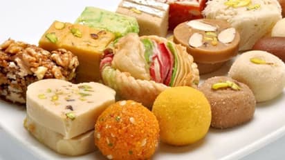 কালীপুজো থেকে ভাইফোঁটা - উৎসবের মরশুমে নিজেকে সুস্থ রাখতে এই পাঁচটি টিপস মেনে চলুন