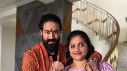  ರಕ್ಷಾ ಬಂಧನ 2022; ರಾಕಿ ಭಾಯ್‌ಗೆ ರಾಖಿ ಕಟ್ಟಿದ ಸಹೋದರಿ, ಫೋಟೋ ಶೇರ್ ಮಾಡಿ ವಿಶ್ ಮಾಡಿದ ಯಶ್