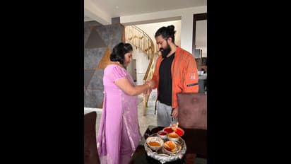 கேஜிஎப் நாயகனின் சகோதரி யார் தெரியுமா? வைரலாகும்  ராக்கி பாயின் ரக்ஷபந்தன் போட்டோஸ் !