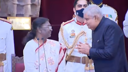 ജഗ്ദീപ് ധൻകര് ഉപരാഷ്ട്രപതിയായി സത്യപ്രതിജ്ഞ ചെയ്ത് അധികാരമേറ്റു