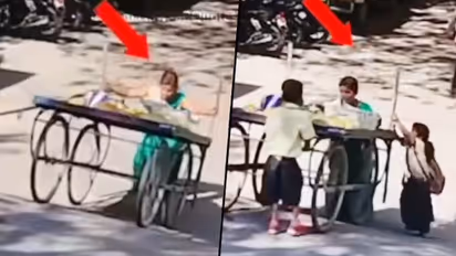 School kids help fruit seller in pushing cart; viral video will make your day