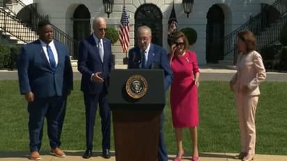 Viral Video: बिडेन ने इस साल दूसरी बार की अजीब हरकत, यूजर्स बोले- हे भगवान ये हमारा राष्ट्रपति है! 