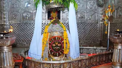 VIDEO: महाकाल मंदिर में बैंड ने दी ‘हर-हर शंभू’ भजन पर शानदार प्रस्तुति, आप भी तारीफ किए बिना नहीं रह पाएंगे