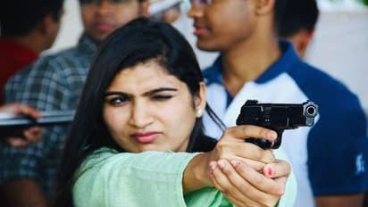 स्टाइल में दमदार हैं छत्तीसगढ़ की ये महिला IAS, कभी हाथ में पिस्टल, कभी बाइक लेकर आती हैं नजर, देखिए Photos