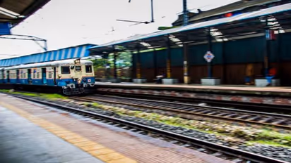 ടിക്കറ്റിന് 20 രൂപ അധികമീടാക്കി, 22 വർഷം റെയിൽവേയ്‍ക്കെതിരെ കേസ് നടത്തി പലിശയടക്കം തിരിച്ചു പിടിച്ചു