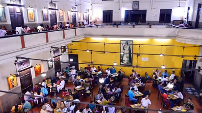 স্বাদ বদল করতে কোথায় যাবেন বুঝতে পারছেন না, চিন্তা নেই এখানে কলকাতার ২০ টি সেরা রেস্তোরাঁর মেনু, দাম, ঠিকানা