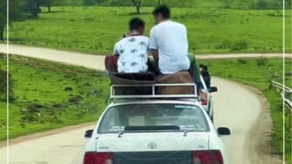 ഒമാനില് കാറിന് മുകളിലിരുന്ന് യാത്ര; വീഡിയോ വൈറലായതിന് പിന്നാലെ അറസ്റ്റ്