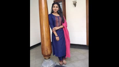 'கன்னத்தில் முத்தமிட்டால்' சீரியலில் இருந்து விலகியது ஏன்? பகீர் காரணங்களால்... பரபரப்பை ஏற்படுத்திய நடிகை!