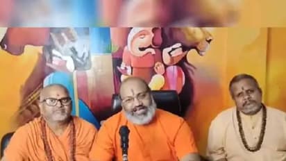 'हर घर तिरंगा' नहीं भगवा लगाओ, यति नरसिहानंद गिरी बोले - इसका पैसा मुसलमानों को जा रहा