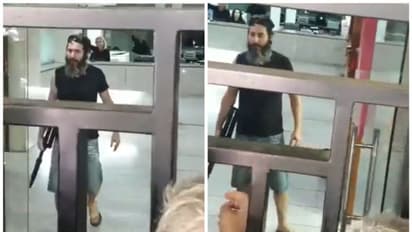 దాచుకున్న డబ్బులు తీసుకోవడానికే తిప్పలు.. బ్యాంకు ఉద్యోగులను బంధించిన పౌరుడు (వీడియో)