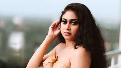 janaki sudheer :அரை நிர்வாண போஸ்!இடுப்பில் மட்டும் உடை அணிந்து..அலப்பறை கொடுக்கும் சர்ச்சை பட நாயகி