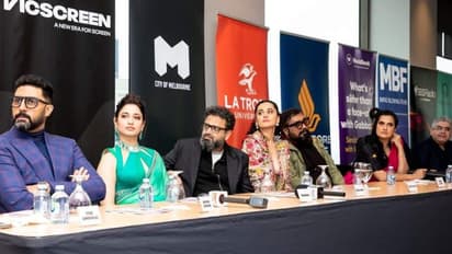 விதவிதமான கிளாமர் லுக்கில் திரைப்பட விழாவிற்கு வருகை தந்த பிரபல நடிகைகள்