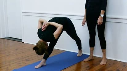 இடுப்பில் உண்டாகும் கொழுப்பை குறைக்கும் பெஸ்ட் ஆசனம்..தினமும் காலை பத்து நிமிடம் ஒதுக்கினால் போதும்..