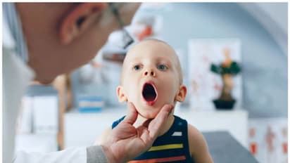  രക്ഷിതാക്കളുടെ ശ്രദ്ധയ്ക്ക്; കുഞ്ഞുങ്ങളുടെ തൊണ്ടയിൽ ഭക്ഷണം കുടുങ്ങാതിരിക്കാന്‍ ശ്രദ്ധിക്കേണ്ട കാര്യങ്ങള്‍