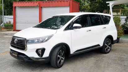 സംസ്ഥാനത്തെ പത്ത് മന്ത്രിമാർക്കായി പത്ത് പുത്തൻ ഇന്നോവ ക്രിസ്റ്റകൾ വാങ്ങും; 3.22 കോടി രൂപ അനുവദിച്ചു