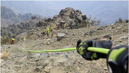 മലമുകളില് നിന്ന് കാര് താഴേക്ക് പതിച്ച് അപകടം; സൗദിയില് മൂന്നുപേര് മരിച്ചു