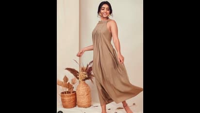 బబ్లీగా భలే మెస్మరైజ్ చేస్తున్న తెలుగు బ్యూటీ.. చిరునవ్వుతో కొంటె బాణాలు గుచ్చుతున్న ఈషా రెబ్బా 