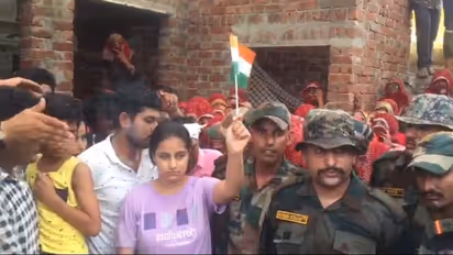 शहीद की बेटी बोली-पापा मेरी शादी में आने का वादा कर गए थे...अब तिरंगे में लिपट आ गए, उनकी शहादत पर गर्व है
